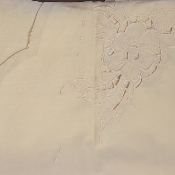 NWT tablecloth and napkin set - Picture 6 of 7